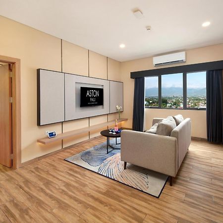 Aston Palu Hotel & Conference Center Luaran gambar