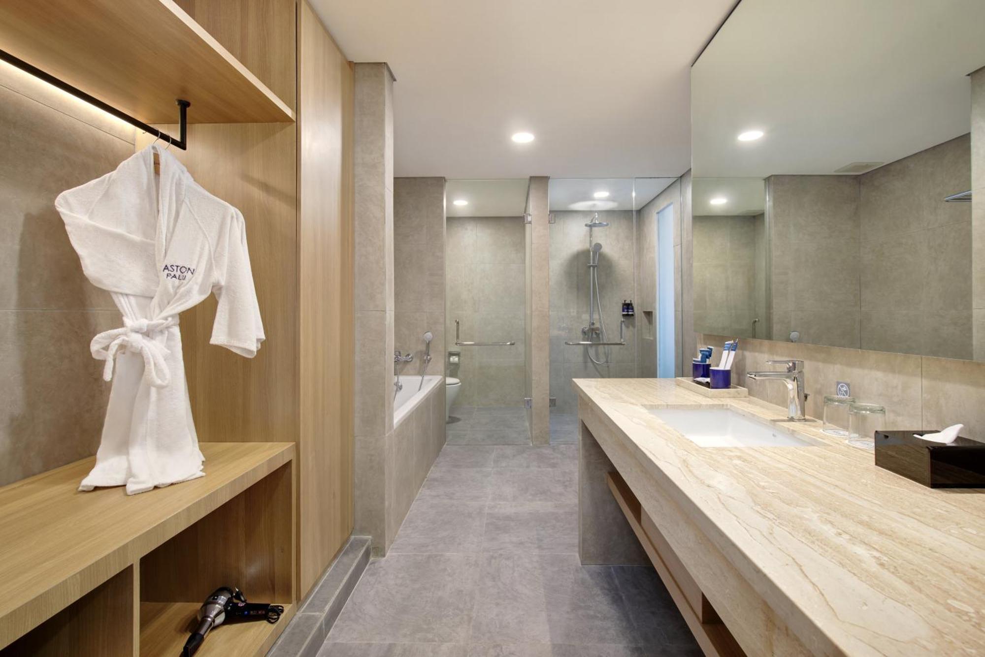 Aston Palu Hotel & Conference Center Luaran gambar