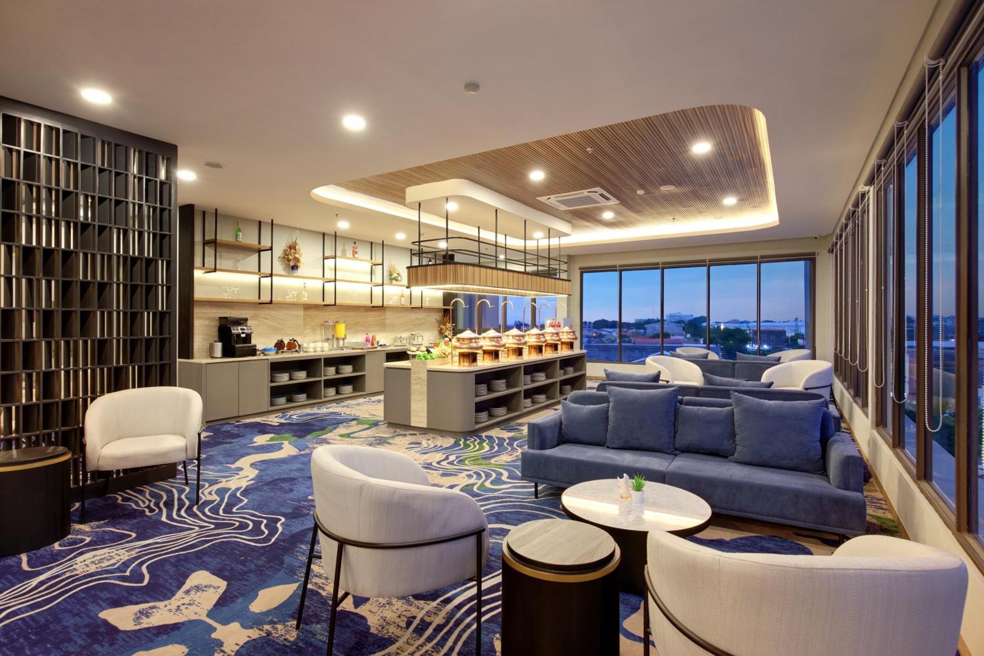 Aston Palu Hotel & Conference Center Luaran gambar