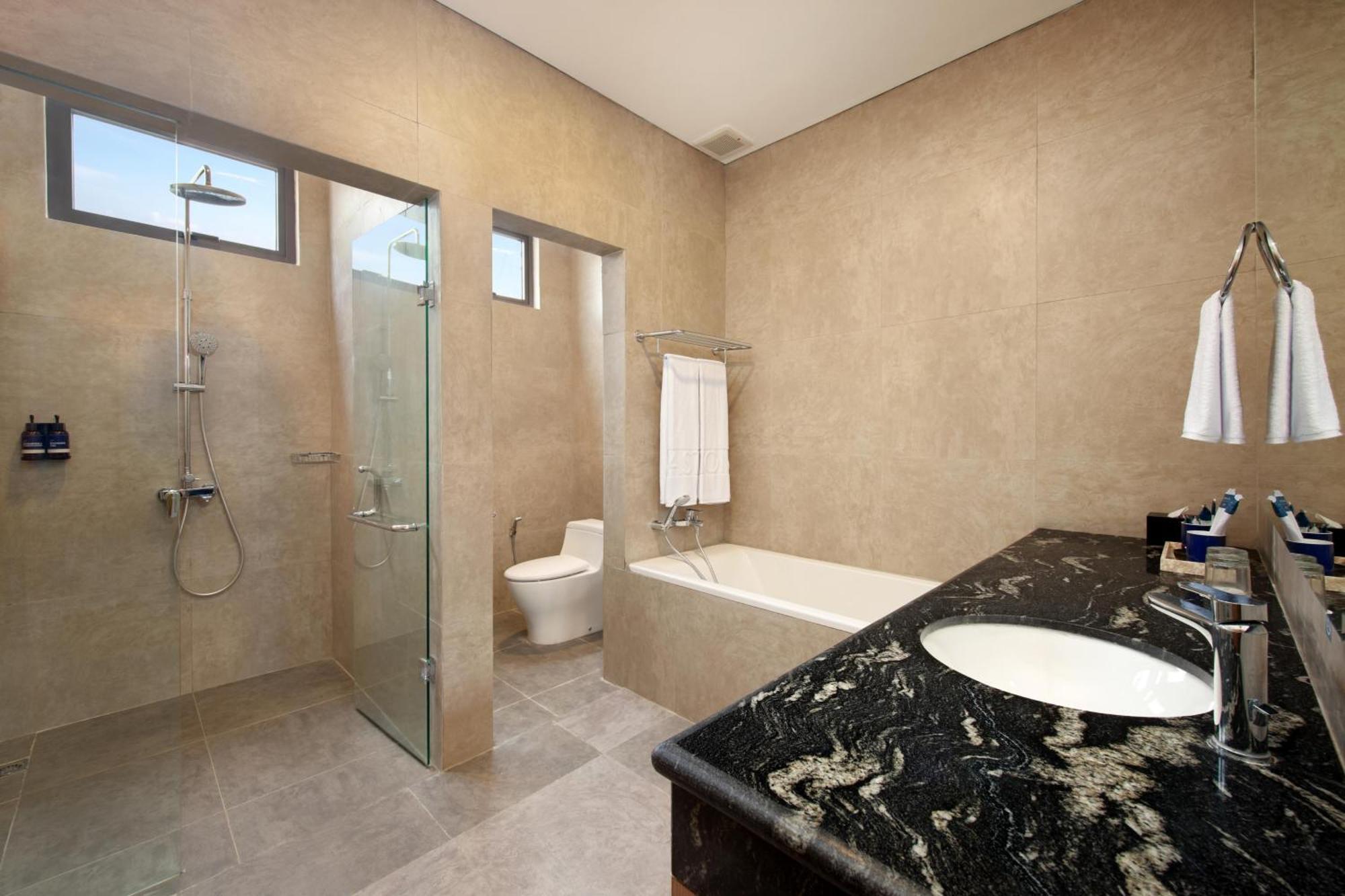 Aston Palu Hotel & Conference Center Luaran gambar