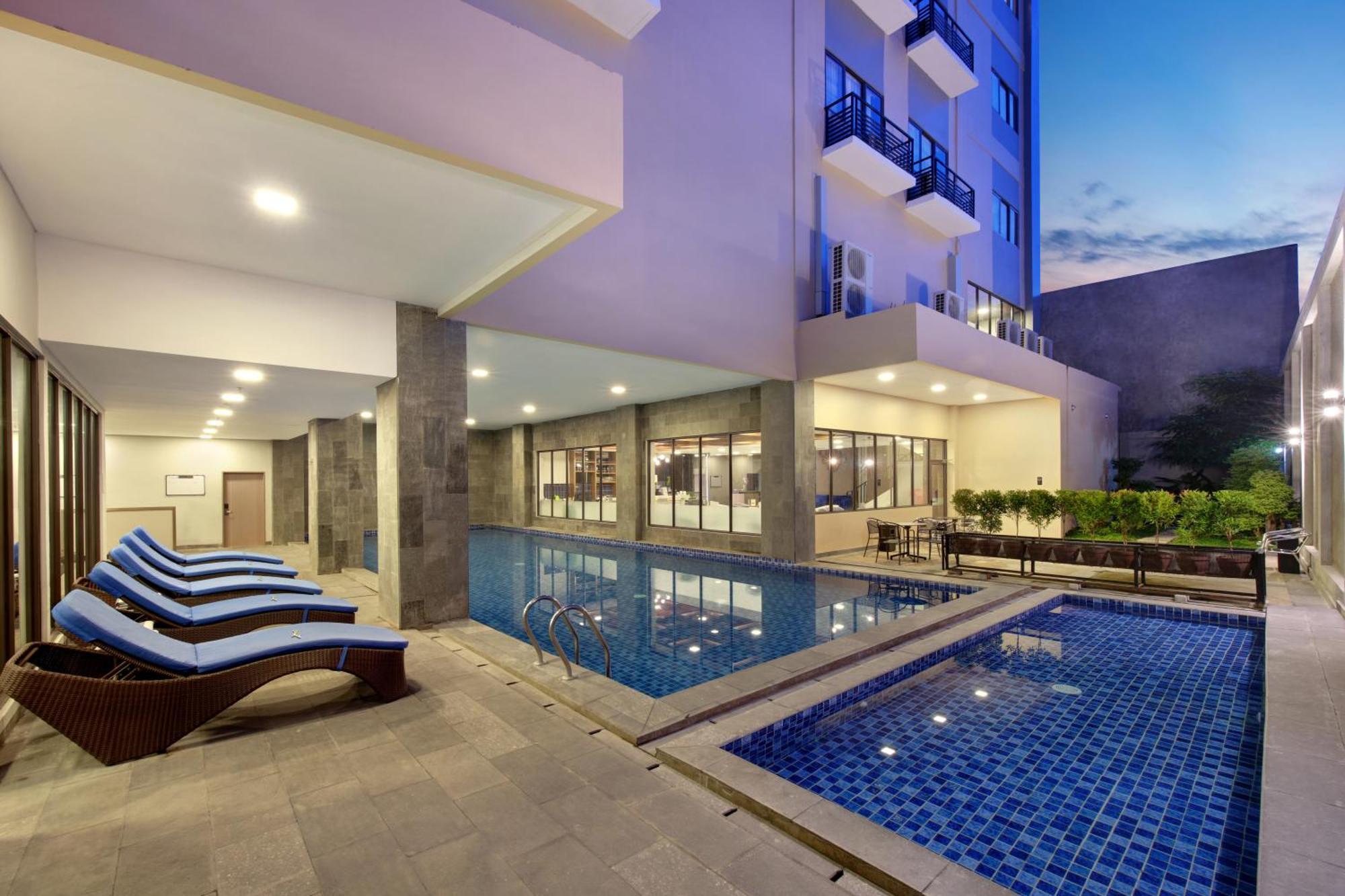 Aston Palu Hotel & Conference Center Luaran gambar